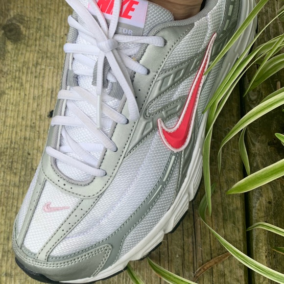 NIKE Women’s White Gray Silver Pink Sneakers Running Shoes - Picture 6 of 12